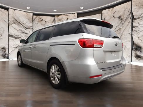 Used 2016 Kia Sedona LX image 8