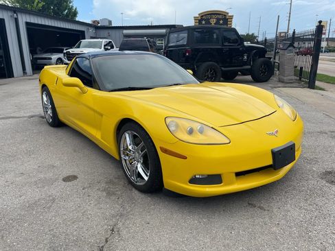 Used 2006 Chevrolet Corvette Coupe w/ Preferred Equipment Group RWD image 3