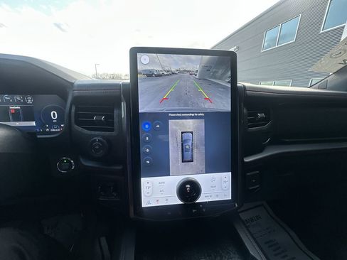 Used 2024 Ford Expedition Limited image 23