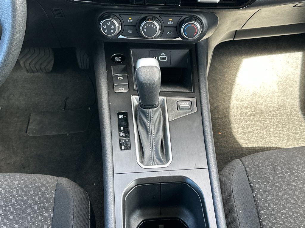 Used 2025 Nissan Kicks S AWD/4WD image 18