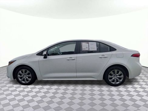 Used 2025 Toyota Corolla LE FWD image 6