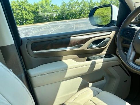 Used 2023 GMC Yukon XL Denali AWD/4WD image 22