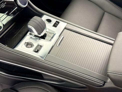 Certified 2025 Jaguar F-PACE R-Dynamic S image 21