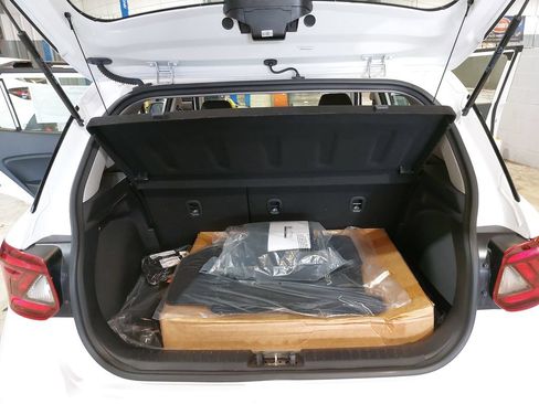 Certified 2025 Hyundai Venue SE FWD image 13