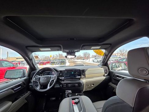 Used 2022 Chevrolet Silverado 1500 ZR2 w/ Technology Package image 18