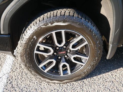 Used 2020 GMC Sierra 1500 AT4 w/ AT4 Premium Package AWD/4WD image 8