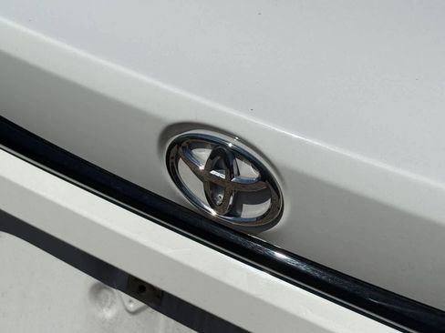 Used 2021 Toyota Corolla LE w/ Carpet Mat Package (TMS) image 8