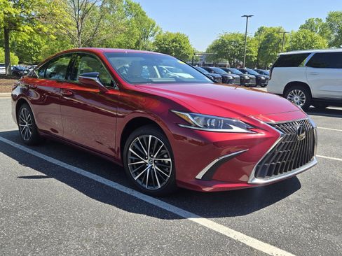 Used 2025 Lexus ES 300h w/ Premium Package image 2