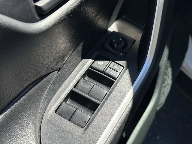 Used 2019 Toyota RAV4 LE AWD/4WD image 15