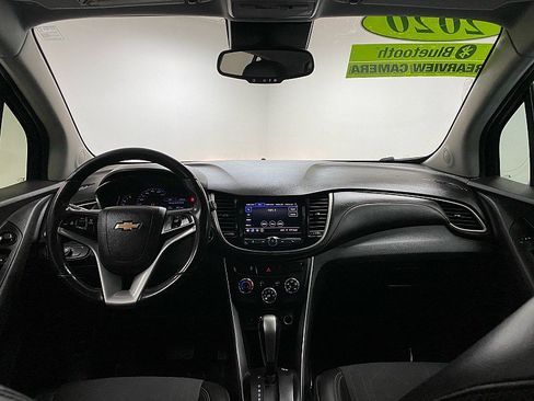 Used 2020 Chevrolet Trax LT w/ LT Convenience Package image 22