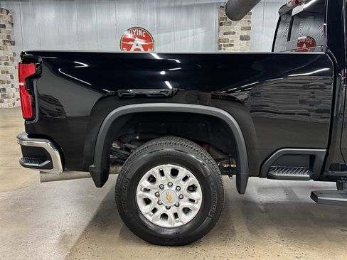 Used 2024 Chevrolet Silverado 3500 LTZ w/ LTZ Convenience Package image 16