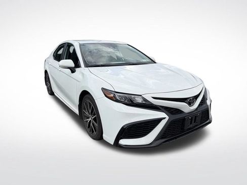 Used 2023 Toyota Camry SE w/ Cold Weather Package AWD/4WD image 8
