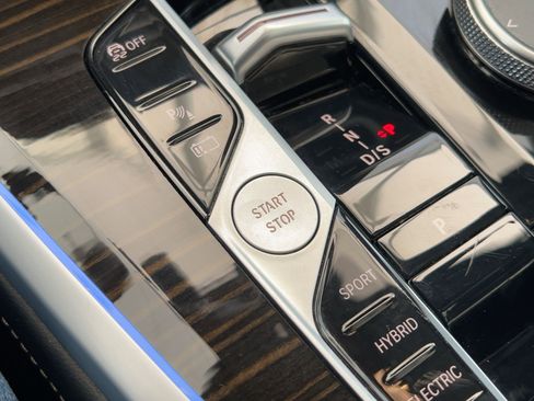 Used 2025 BMW X5 xDrive50e image 27