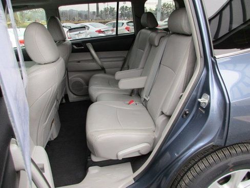 Used 2013 Toyota Highlander SE image 25