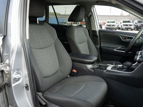 Used 2021 Toyota RAV4 XLE w/ Convenience Package image 22