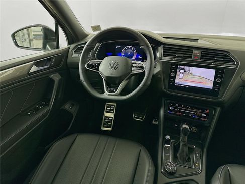 Used 2022 Volkswagen Tiguan SE R-Line image 23