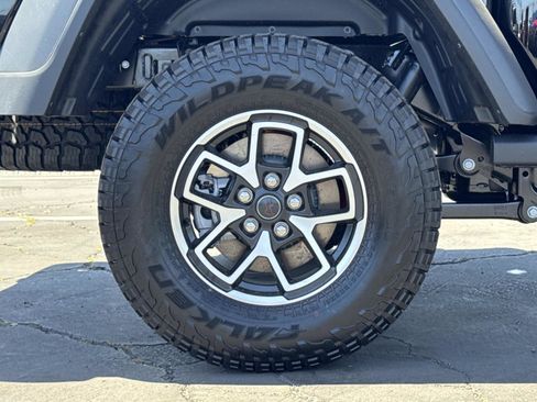 New 2026 Jeep Gladiator Rubicon w/ Steel Power Dome Hood Package AWD/4WD image 35