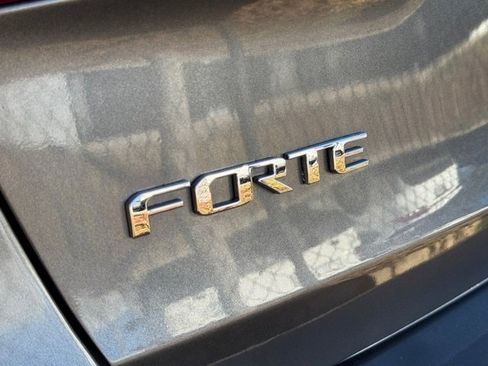 Certified 2018 Kia Forte S w/ S Technology Package image 3