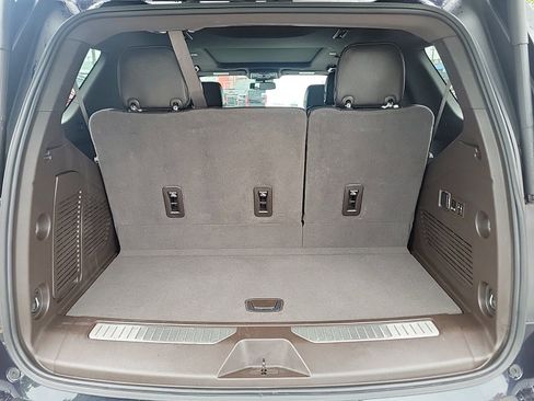 Used 2023 GMC Yukon Denali RWD image 9