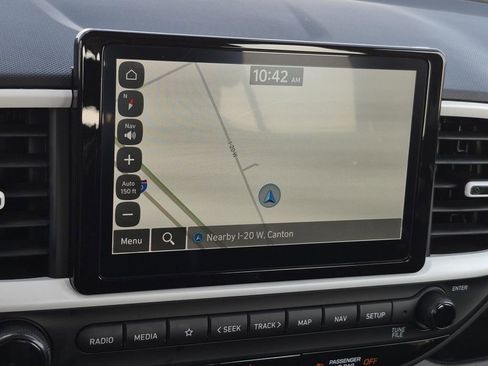 Used 2025 Hyundai Venue Limited image 22