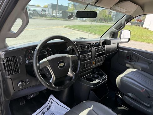 Used 2018 Chevrolet Express 2500 w/ Driver Convenience Package image 9