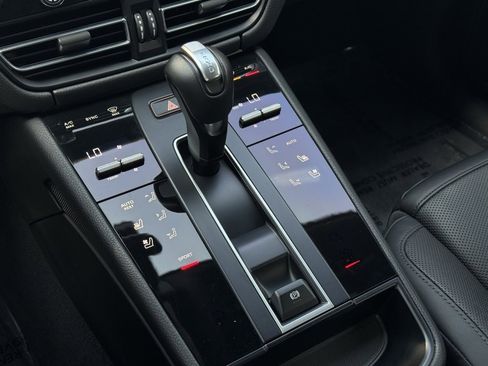 Used 2023 Porsche Macan image 19