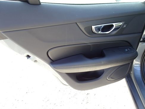 Used 2021 Volvo S60 T6 Momentum w/ Climate Package image 19