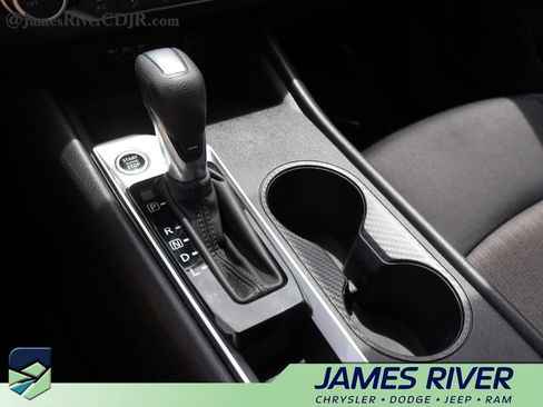 Used 2025 Nissan Altima 2.5 SV FWD image 36