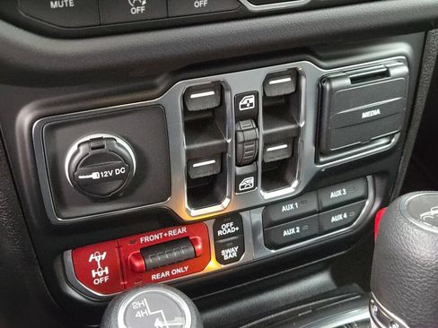 New 2026 Jeep Gladiator Rubicon w/ Whitecap Package AWD/4WD image 24
