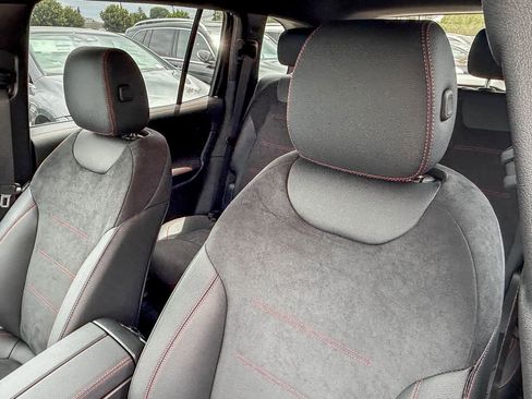 Used 2024 Mercedes-Benz EQB 350 4MATIC SUV image 27