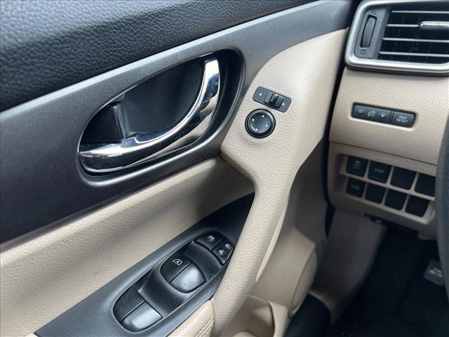 Used 2016 Nissan Rogue SV FWD image 10
