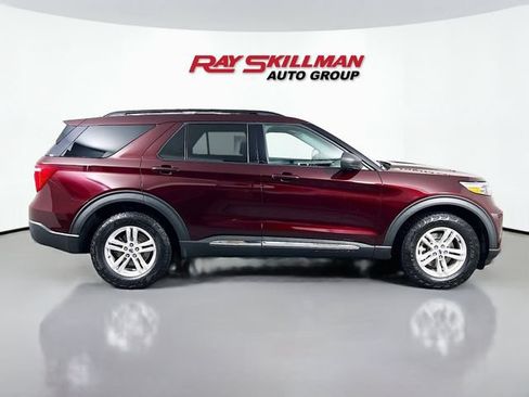 Used 2022 Ford Explorer XLT w/ Equipment Group 202A AWD/4WD image 8