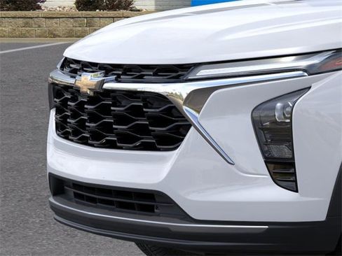 New 2026 Chevrolet Trax LT w/ Driver Confidence Package image 13