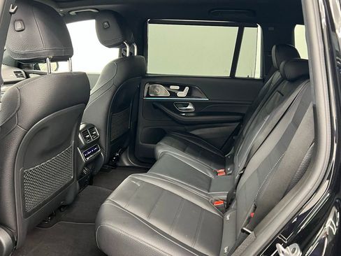 Used 2023 Mercedes-Benz GLS 450 4MATIC image 11