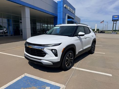 New 2026 Chevrolet TrailBlazer LT w/ Convenience Package FWD image 2
