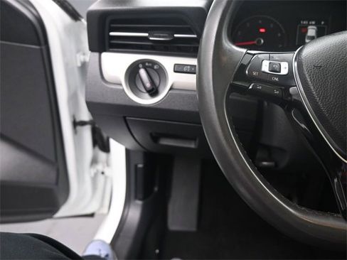 Used 2022 Volkswagen Passat 2.0T SE image 2