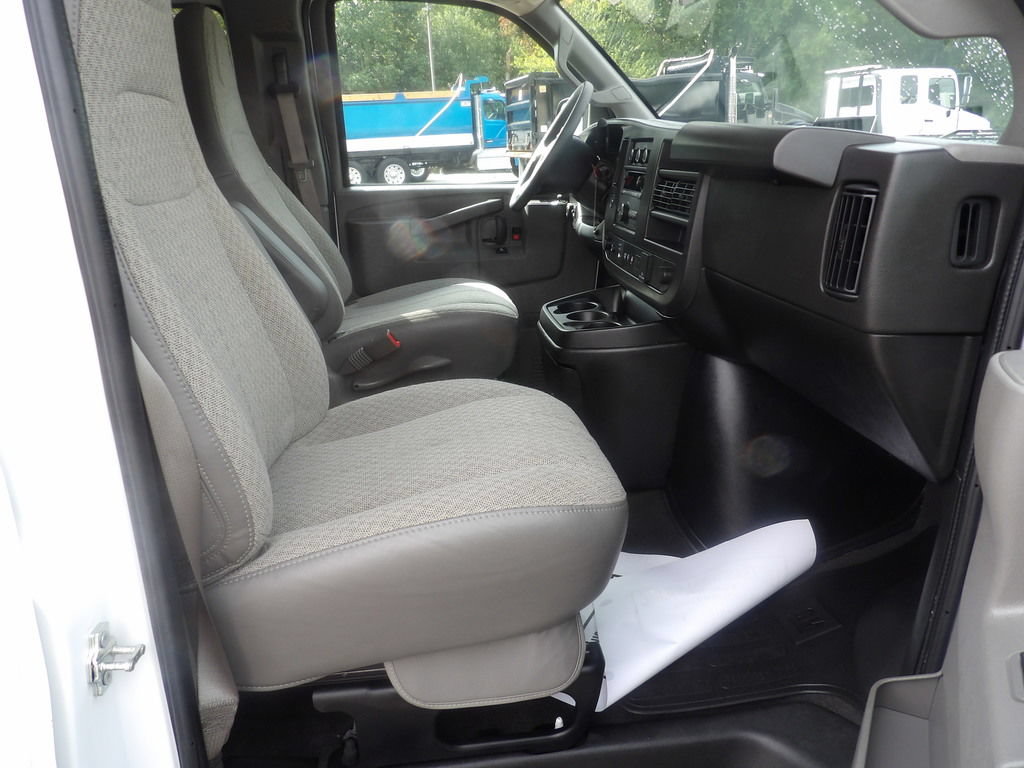 Used 2025 Chevrolet Express 3500 LT w/ LT Preferred Equipment Group RWD image 39
