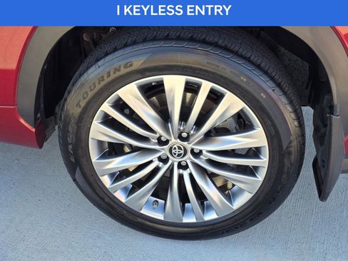 Used 2023 Toyota Highlander Platinum image 10