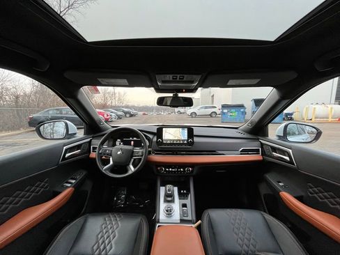 Used 2023 Mitsubishi Outlander SEL image 7