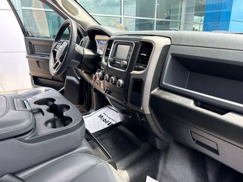 Used 2019 RAM 1500 Tradesman w/ Chrome Appearance Group RWD image 25