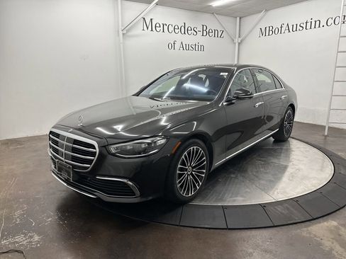 Used 2022 Mercedes-Benz S 580 4MATIC Sedan image 3
