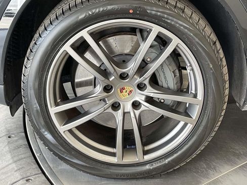 Certified 2023 Porsche Cayenne S Platinum AWD/4WD image 11