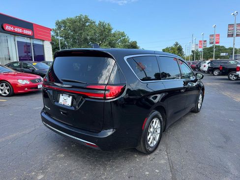 Used 2025 Chrysler Pacifica Select FWD image 7
