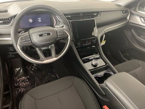 New 2025 Jeep Grand Cherokee Laredo w/ Luxury Tech Group I image 10