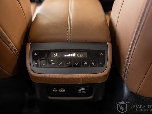 Used 2024 Nissan Pathfinder Platinum AWD/4WD image 38