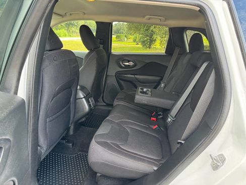 Used 2015 Jeep Cherokee Latitude w/ Cold Weather Group image 12