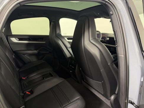Certified 2025 Porsche Cayenne Base image 17