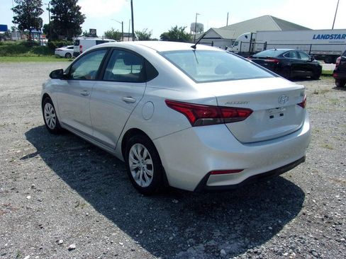 Used 2019 Hyundai Accent SE FWD image 5
