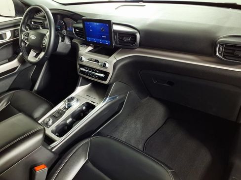 Used 2023 Ford Explorer XLT w/ Equipment Group 202A AWD/4WD image 13