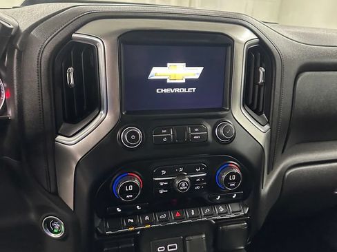 Used 2019 Chevrolet Silverado 1500 LT Trail Boss AWD/4WD image 18